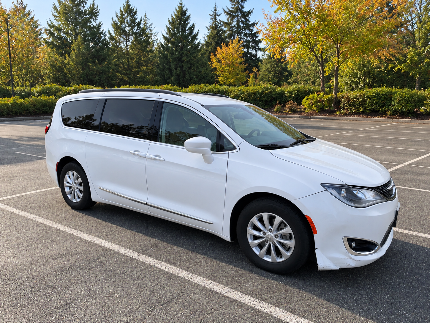 Used 2017 Chrysler Pacifica Touring-L FWD image 18