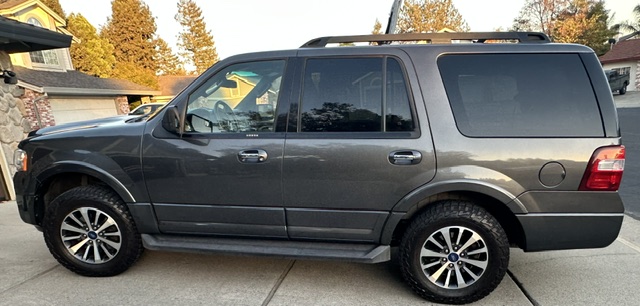 Used 2017 Ford Expedition XLT AWD/4WD image 1