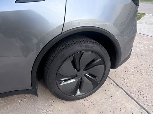 Used 2026 Tesla Model Y Long Range image 11