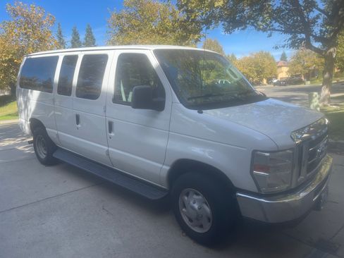 Used 2014 Ford E-350 and Econoline 350 XLT RWD image 9
