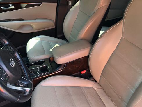 Used 2016 Kia Sorento EX w/ EX Premium Package image 12