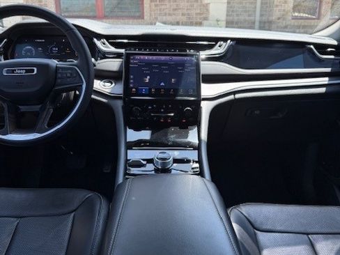 Used 2023 Jeep Grand Cherokee L Limited w/ Luxury Tech Group II image 12