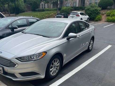 Used 2018 Ford Fusion S FWD image 2