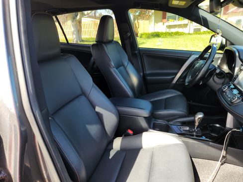 Used 2018 Toyota RAV4 SE w/ Power Extra Value Package image 23