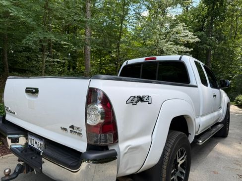 Used 2013 Toyota Tacoma 4x4 Access Cab V6 w/ SR5 Pkg image 8