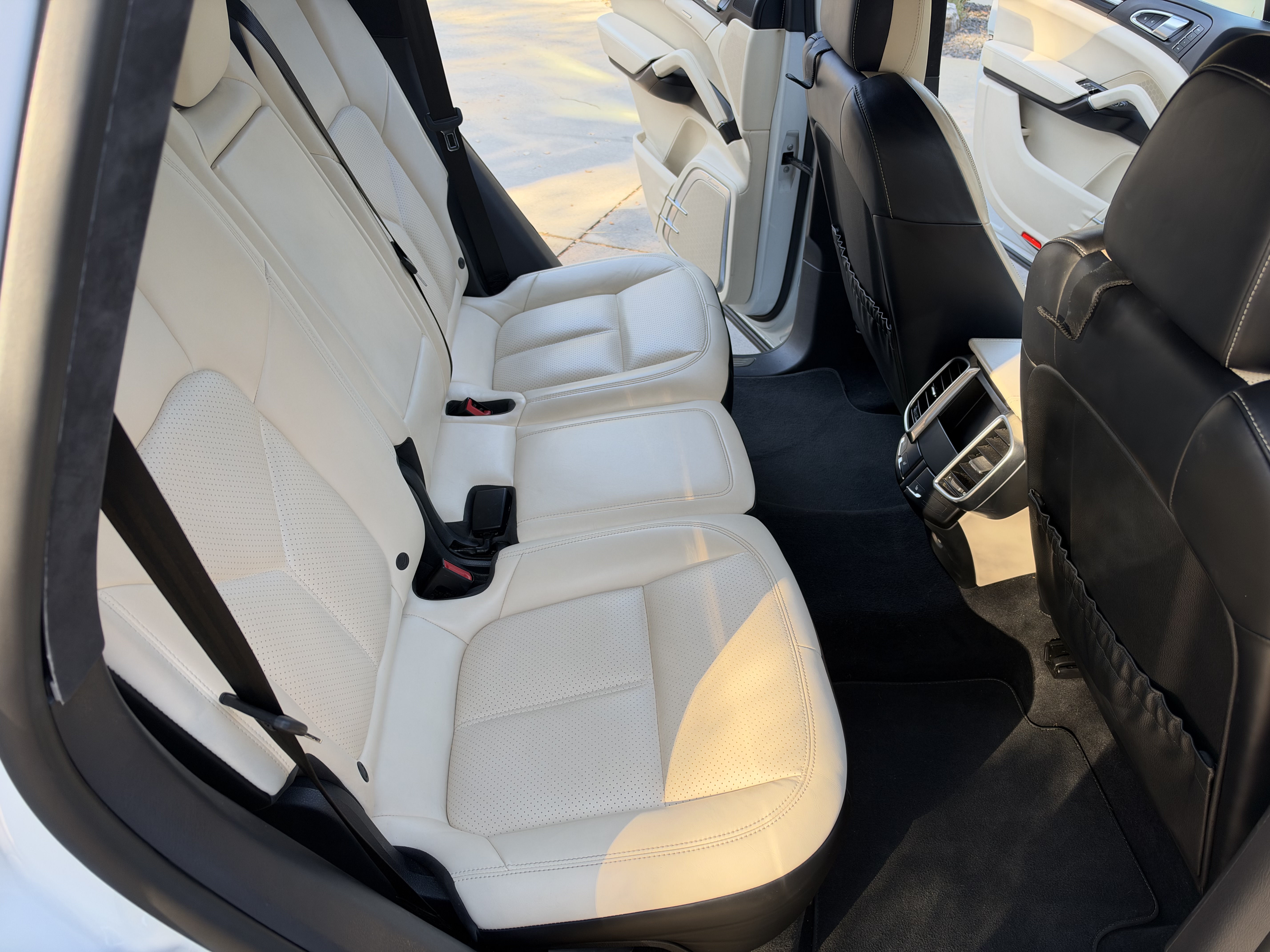 Used 2018 Porsche Cayenne AWD/4WD image 30