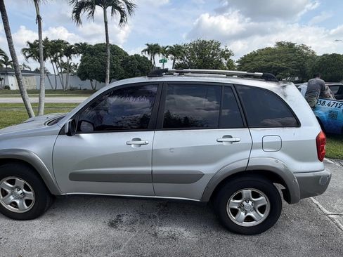 Used 2005 Toyota RAV4 2WD image 1