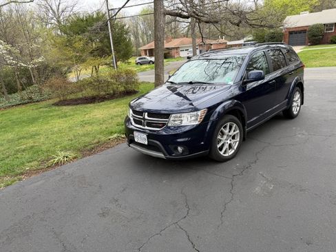 Used 2017 Dodge Journey SXT w/ Premium Group image 2