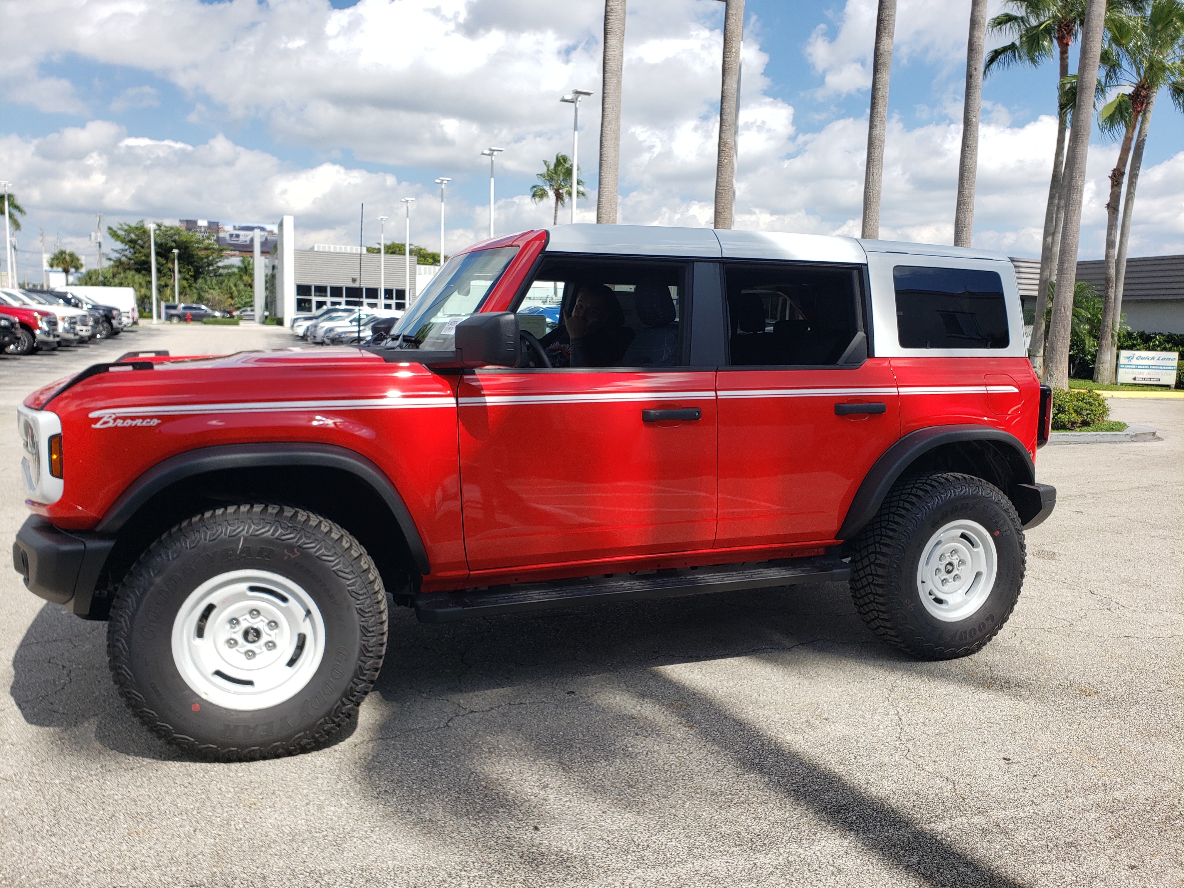 Used 2023 Ford Bronco Heritage Edition AWD/4WD image 6