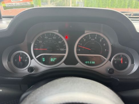 Used 2007 Jeep Wrangler Unlimited Rubicon w/ Dual Top Group AWD/4WD image 8