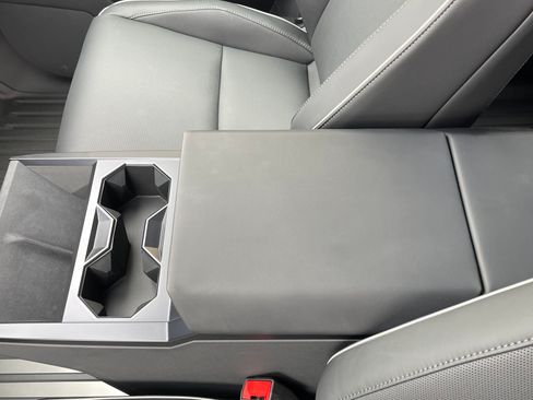 Used 2024 Tesla Cybertruck AWD Crew Cab image 21