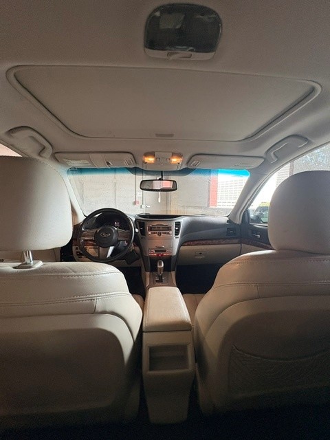 Used 2011 Subaru Outback 2.5i Limited AWD/4WD image 2