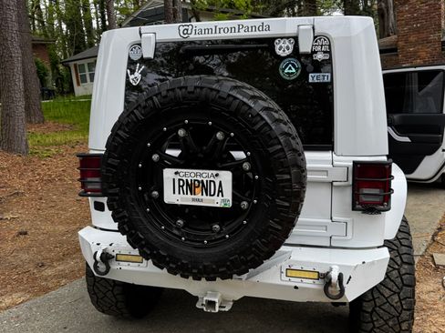 Used 2015 Jeep Wrangler Unlimited Sahara w/ Connectivity Group image 6