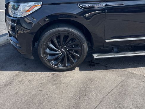 Used 2020 Lincoln Navigator Reserve w/ Equipment Group 208A Reserve image 2