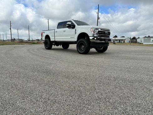 Used 2020 Ford F350 Lariat w/ Lariat Ultimate Package image 11