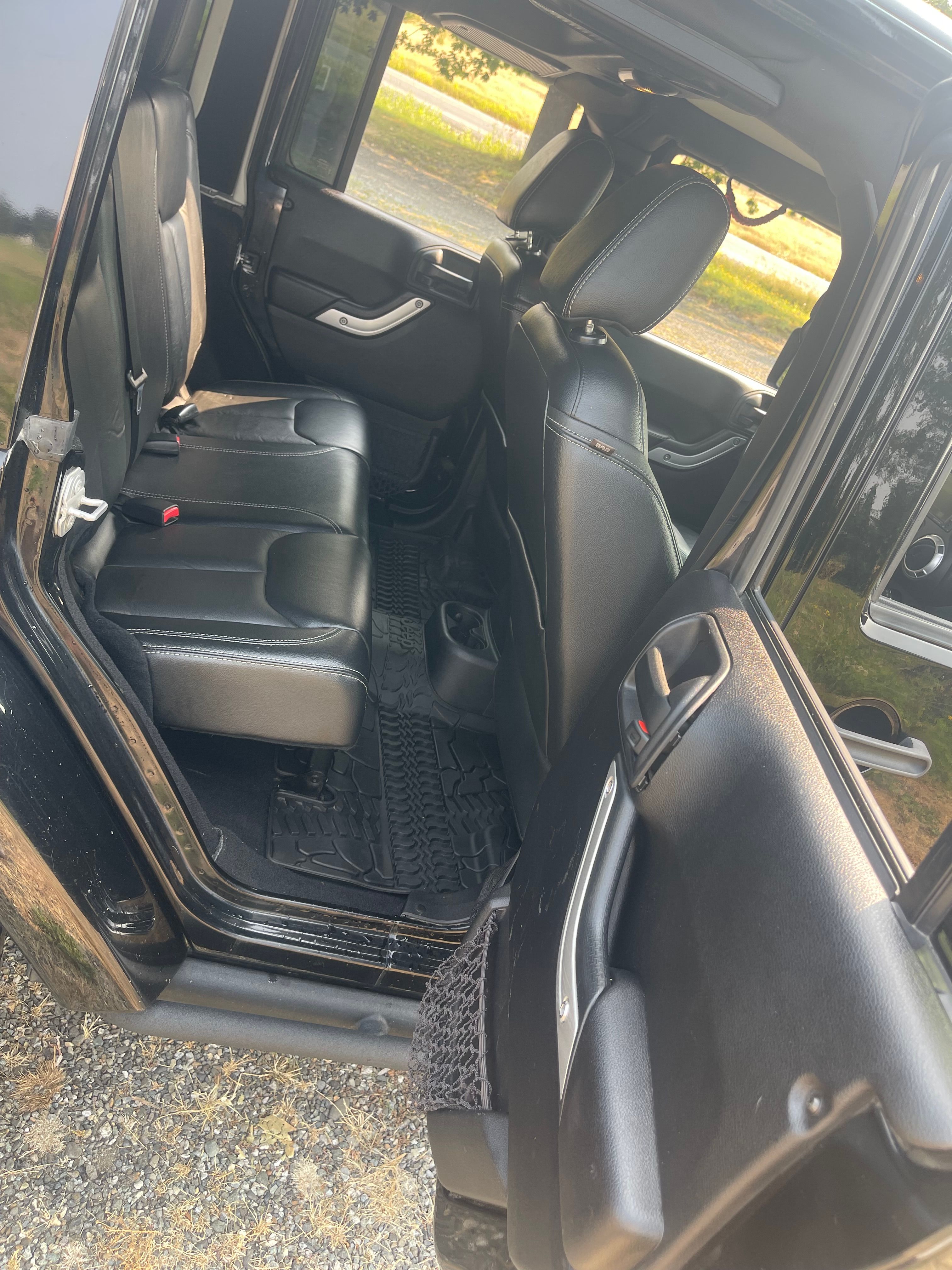 Used 2016 Jeep Wrangler Unlimited Rubicon AWD/4WD image 17