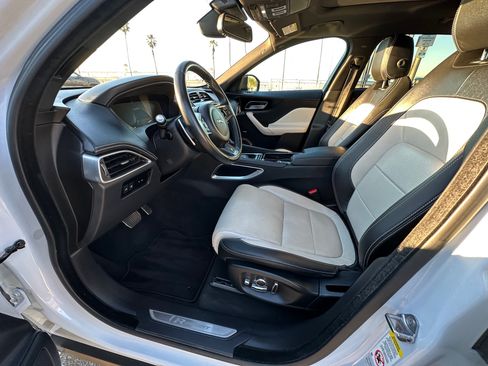 Used 2018 Jaguar F-PACE R-Sport image 11
