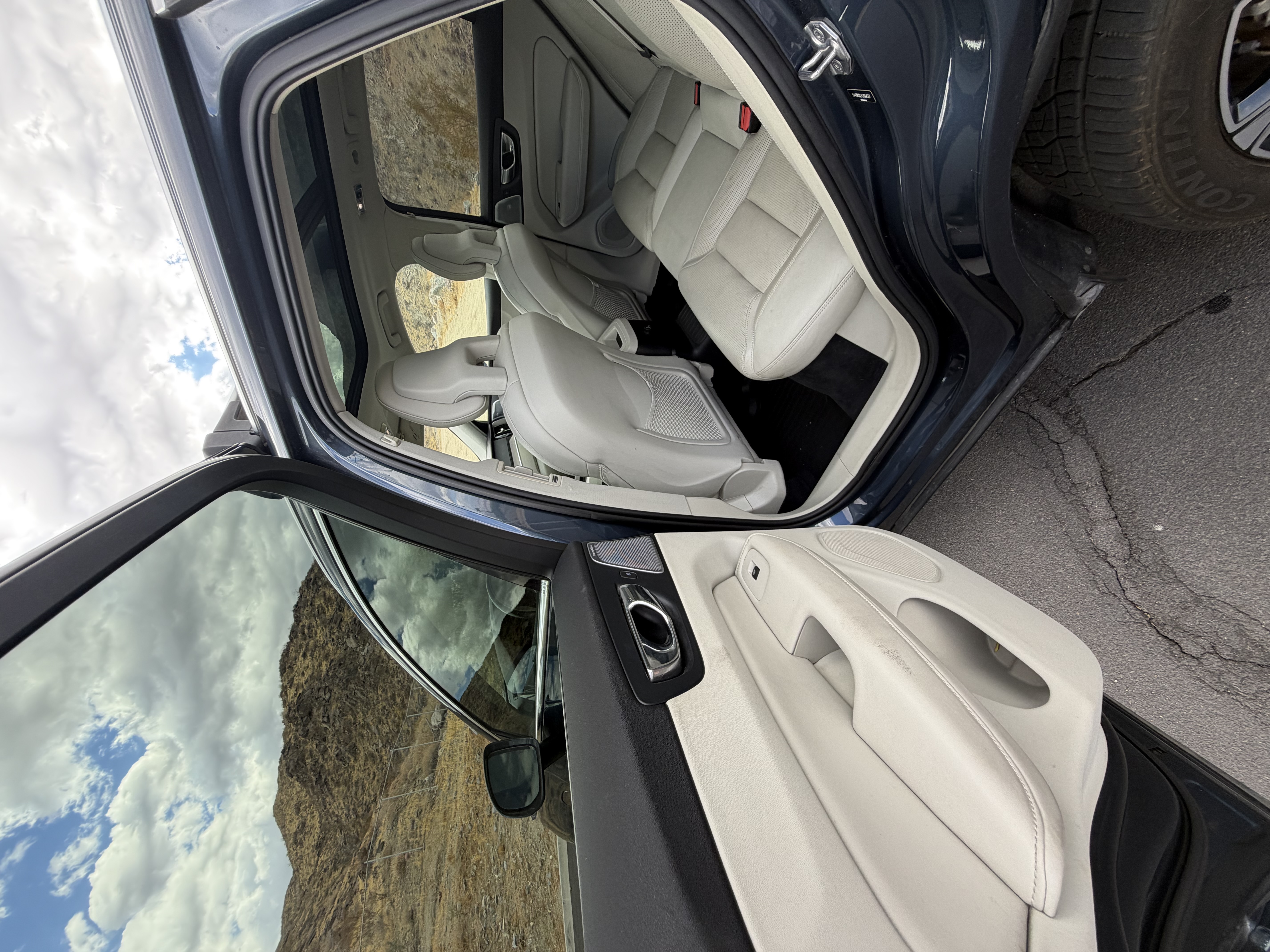 Used 2018 Volvo XC60 T8 Inscription w/ Luxury Seat Package AWD/4WD image 20