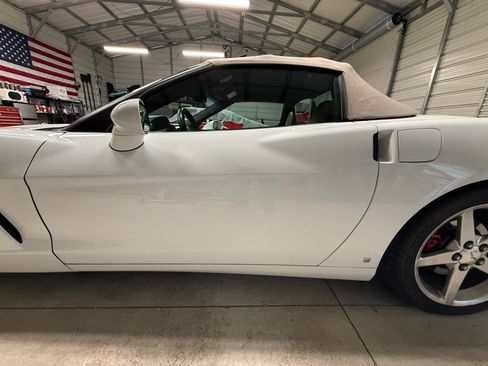 Used 2006 Chevrolet Corvette Convertible w/ Preferred Equipment Group image 2