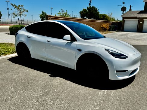 Used 2022 Tesla Model Y Performance AWD/4WD image 2
