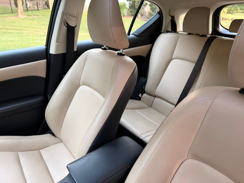 Used 2015 Lexus CT 200h w/ Navigation Package FWD image 11