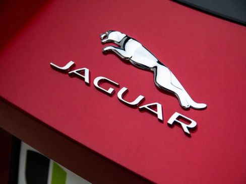 Used 2016 Jaguar F-TYPE R AWD/4WD image 10