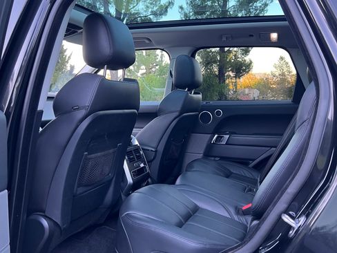 Used 2016 Land Rover Range Rover Sport SE image 11