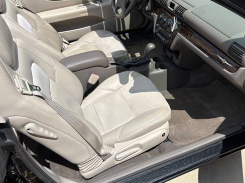 Used 2004 Chrysler Sebring Limited FWD image 17