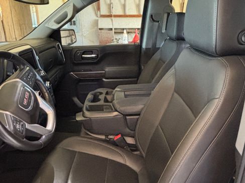 Used 2021 GMC Sierra 1500 SLT w/ X31 Off-Road Package image 9