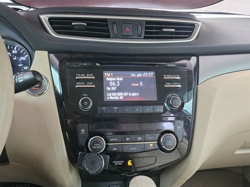 Used 2015 Nissan Rogue SV image 11