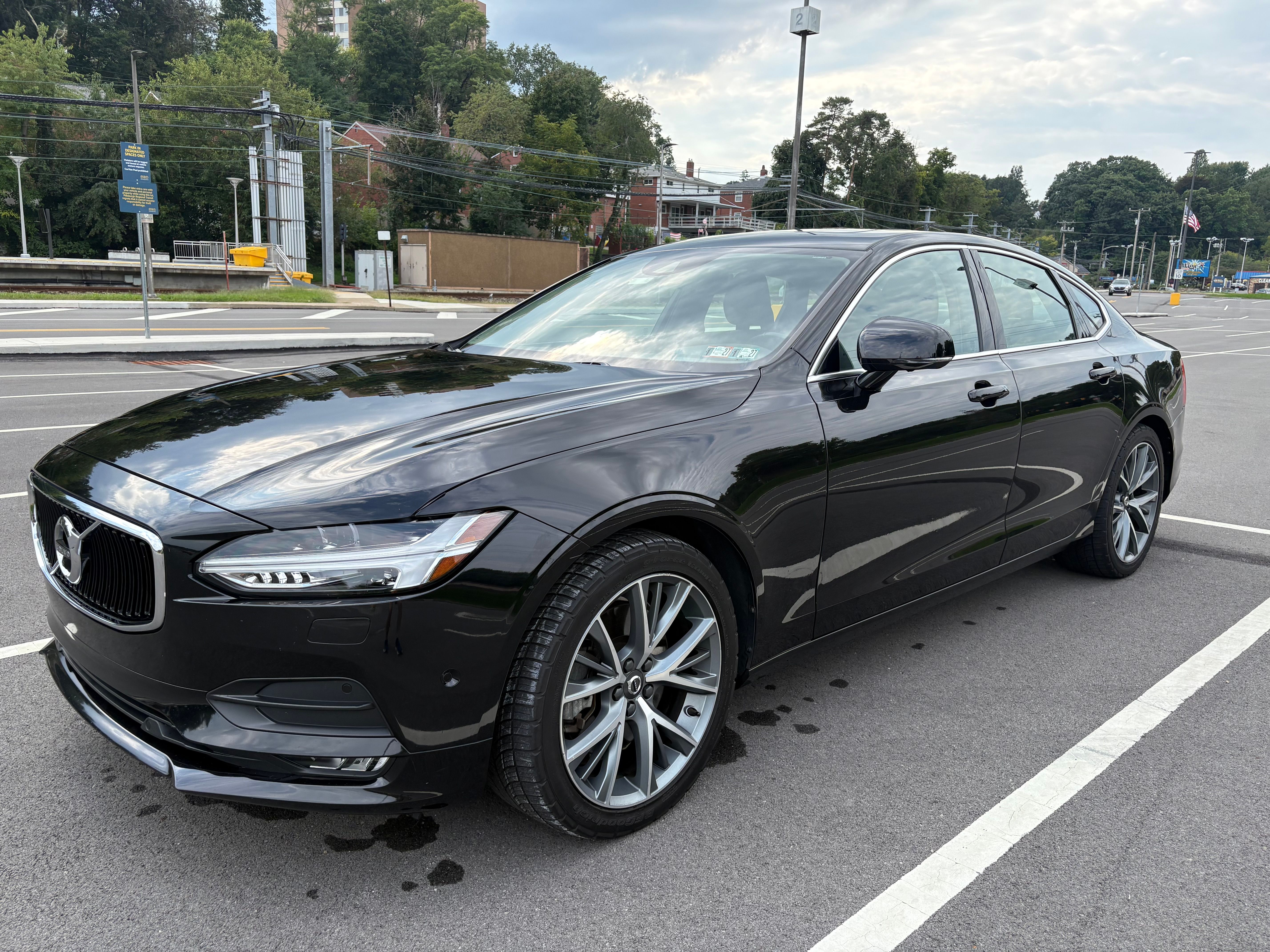 Used 2017 Volvo S90 T6 Momentum w/ Vision Package AWD/4WD image 1