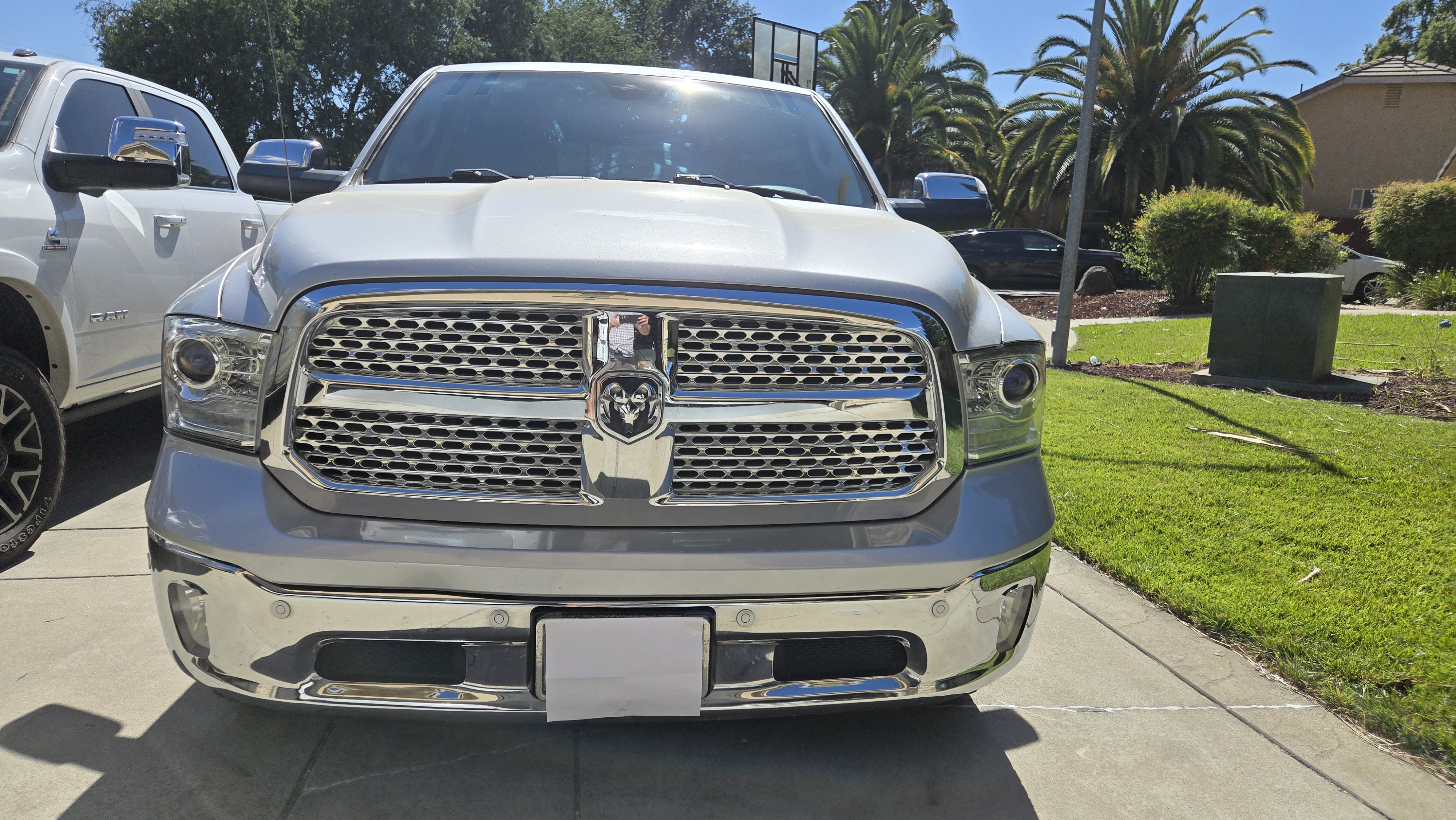 Used 2017 RAM 1500 Laramie w/ Convenience Group AWD/4WD image 2
