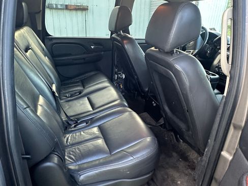 Used 2011 GMC Yukon XL SLE RWD image 6