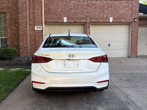 Used 2021 Hyundai Accent SE FWD image 9