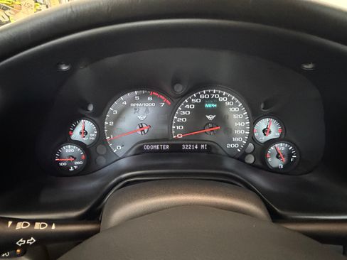 Used 2004 Chevrolet Corvette Convertible w/ Preferred Equipment Group RWD image 4