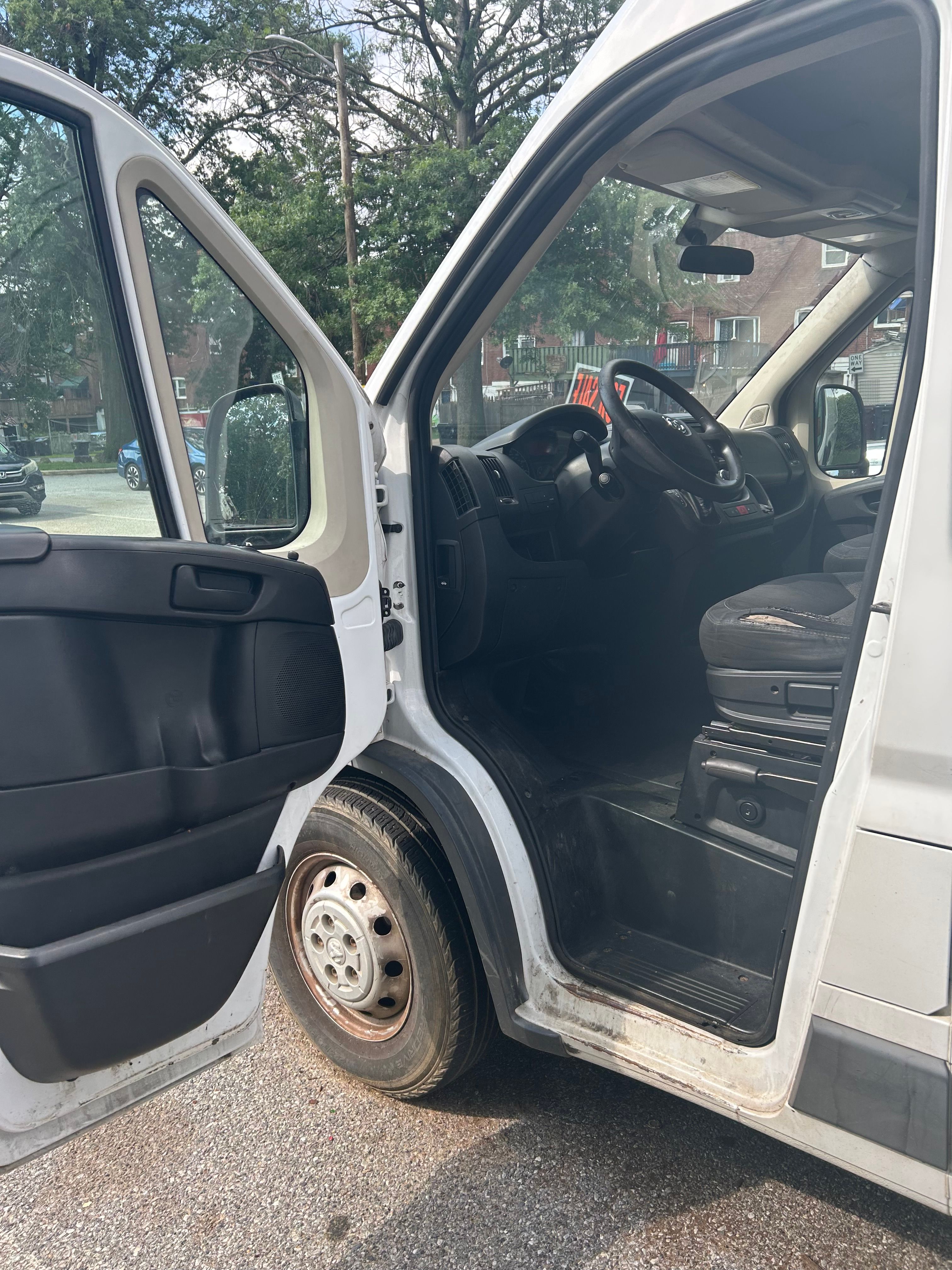 Used 2017 RAM ProMaster 2500 w/ Premium Appearance Group FWD image 11