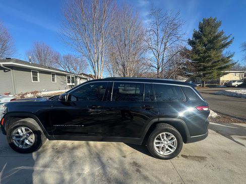 Used 2023 Jeep Grand Cherokee L Laredo image 2