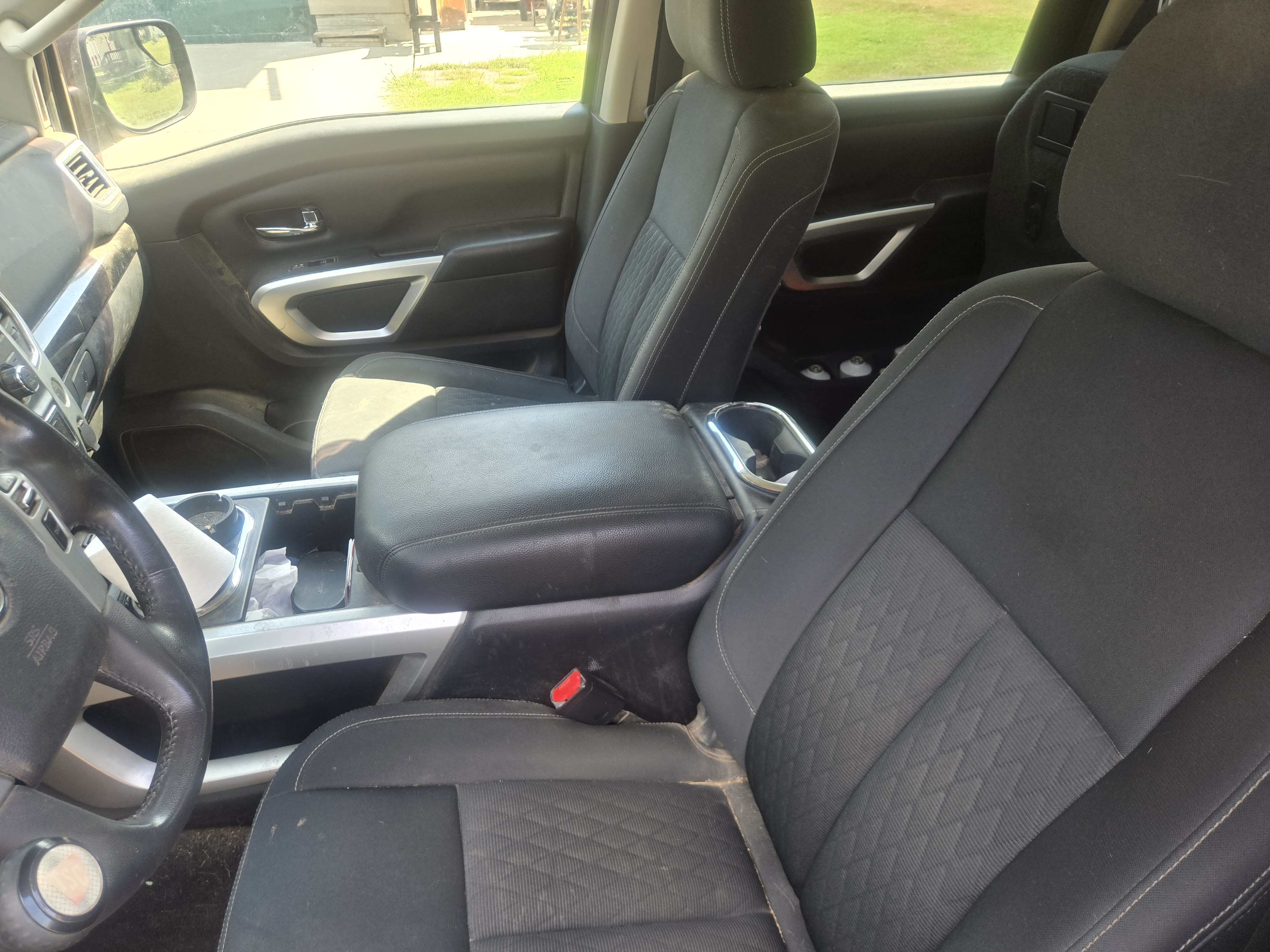 Used 2017 Nissan Titan SV AWD/4WD image 2