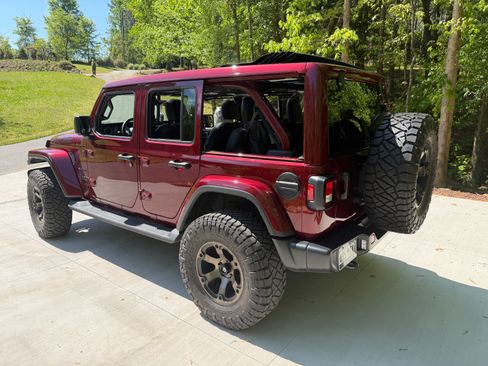 Used 2022 Jeep Wrangler Unlimited Sahara w/ Cold Weather Group image 2