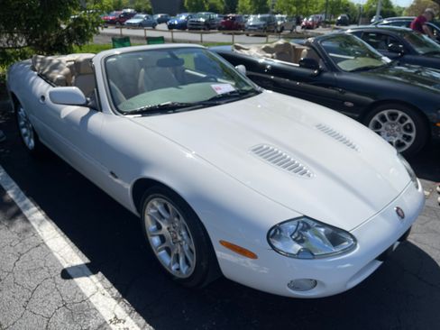 Used 2001 Jaguar XKR Convertible image 13