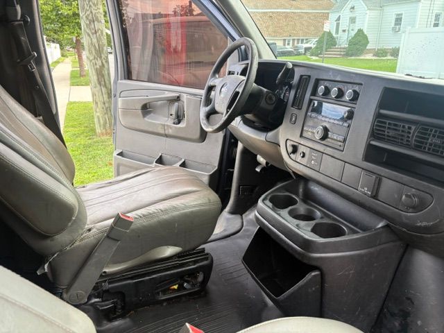 Used 2015 GMC Savana 2500 LS RWD image 8