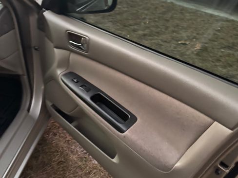 Used 2005 Toyota Camry LE image 14