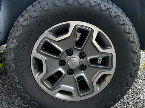 Used 2010 Jeep Commander Sport w/ Sun/Sound Group AWD/4WD image 21