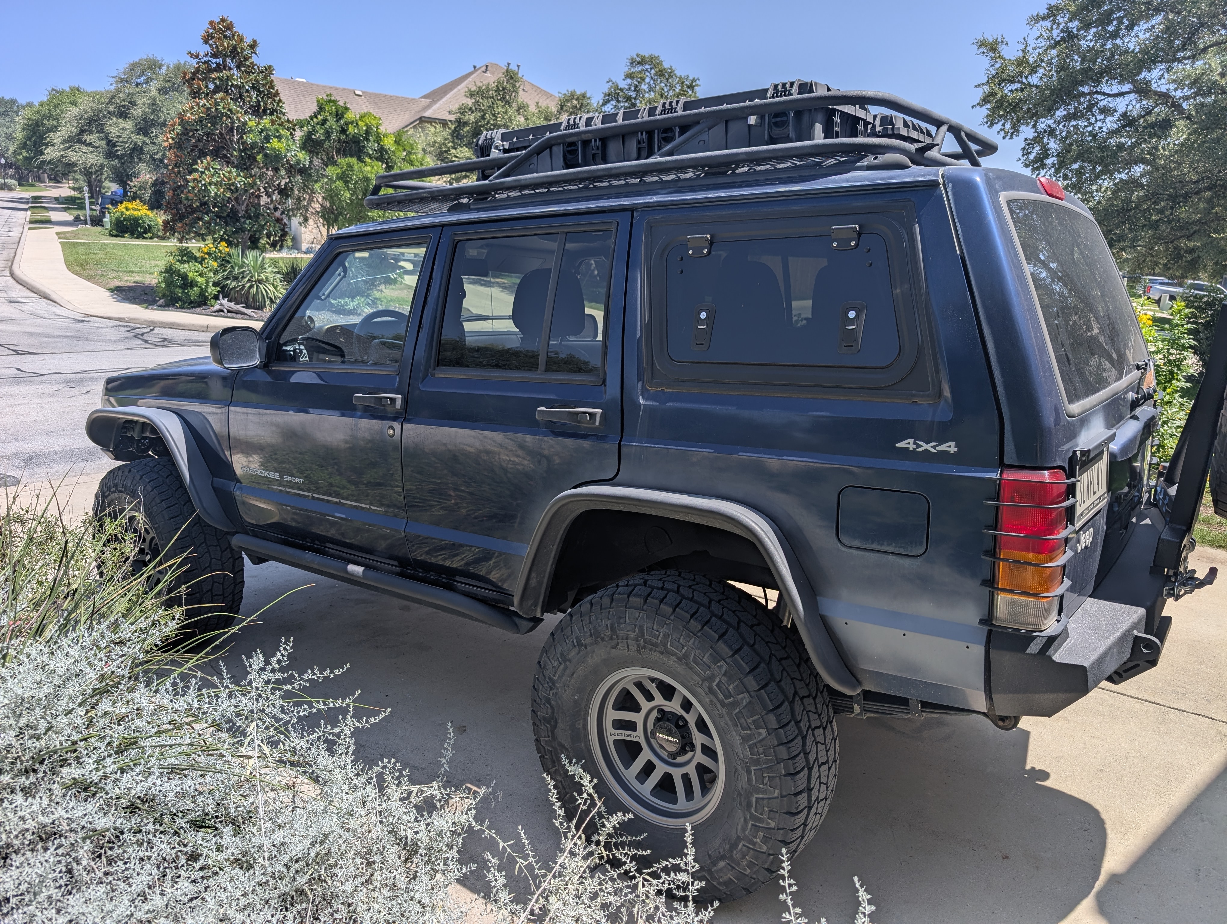Used 2000 Jeep Cherokee Sport AWD/4WD image 2