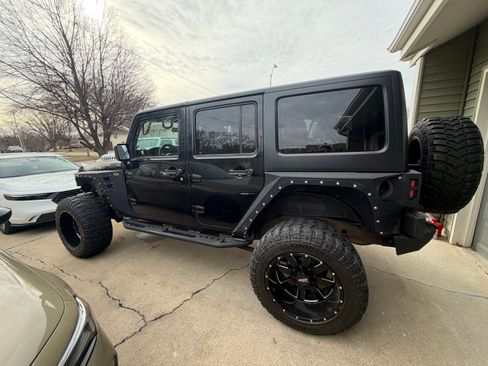 Used 2011 Jeep Wrangler Unlimited Rubicon w/ Dual Top Group image 9