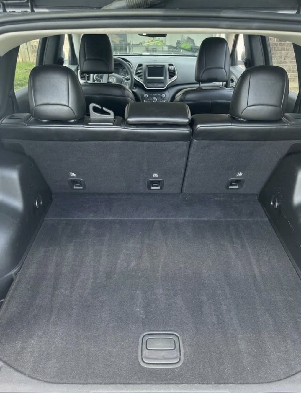 Used 2019 Jeep Cherokee Latitude Plus FWD image 12