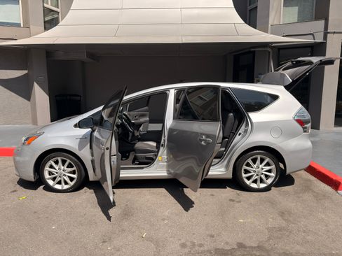 Used 2013 Toyota Prius V Five image 11