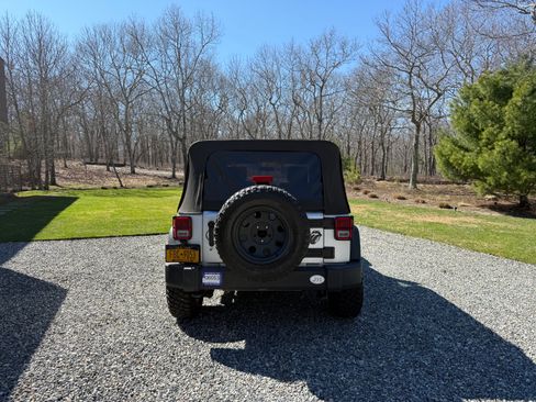 Used 2010 Jeep Wrangler Unlimited Sport image 12