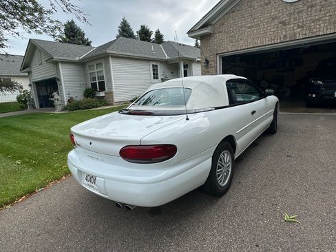Used 1997 Chrysler Sebring JX FWD image 4