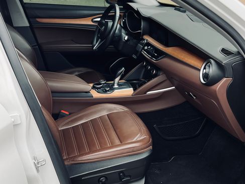 Used 2019 Alfa Romeo Stelvio Ti Lusso w/ Quick Order Package 22X Lusso image 6